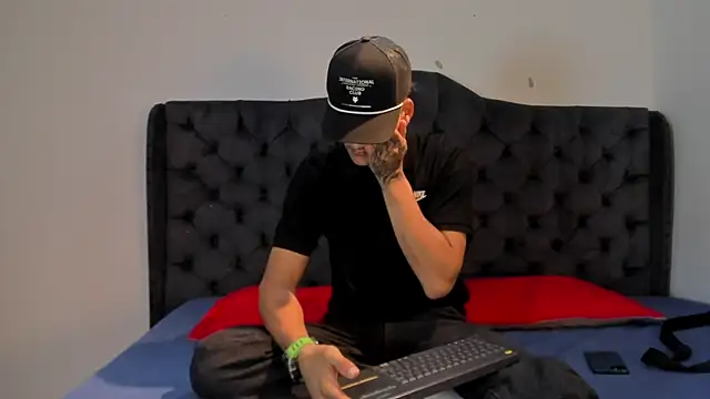 two milkyway online show from November 28, 2025, 12:27 pm