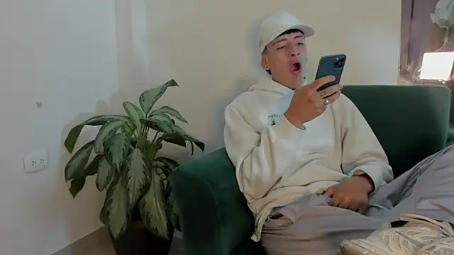 two milkyway online show from November 13, 2025, 12:42 pm