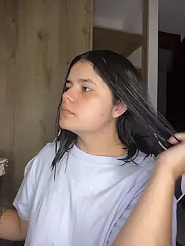 pretty angela1 online show from December 3, 2025, 3:40 am