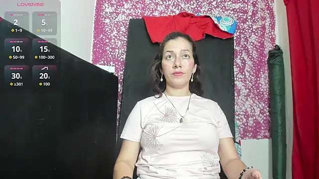 Laura hellss online show from July 5, 2026, 3:33 am
