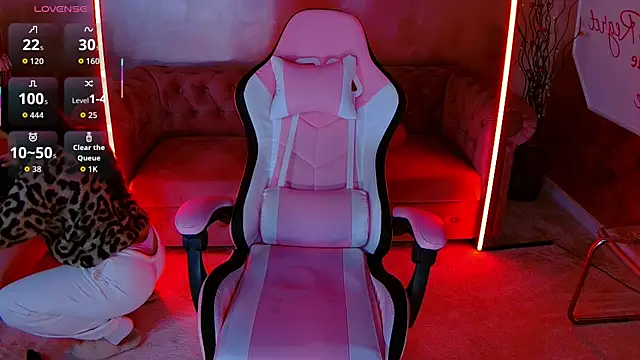 evanew  online show from December 3, 2025, 4:46 am