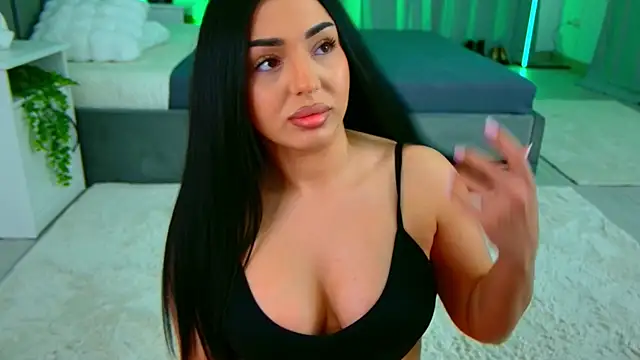 Snapshot of evanew_ chatting on May 5, 2026, 6:11 pm evanew online show from May 5, 2026, 6:11 pm