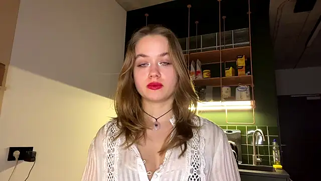 Snapshot of RoxyStar17 chatting on February 6, 2025, 11:48 pm RoxyStar17 online show from February 6, 2025, 11:48 pm