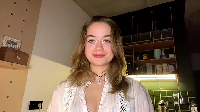 Snapshot of RoxyStar17 chatting on January 16, 2025, 8:25 pm RoxyStar17 online show from January 16, 2025, 8:25 pm