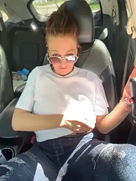 AlessasRoom online show from April 20, 2026, 4:19 pm