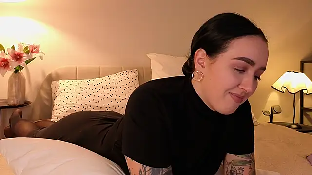 KimKhallifa online show from April 5, 2026, 5:41 pm