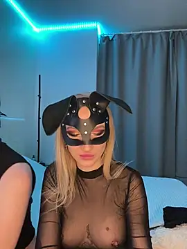Snapshot of SOFYandMIKE chatting on April 15, 2026, 7:07 pm SOFYandMIKE online show from April 15, 2026, 7:07 pm