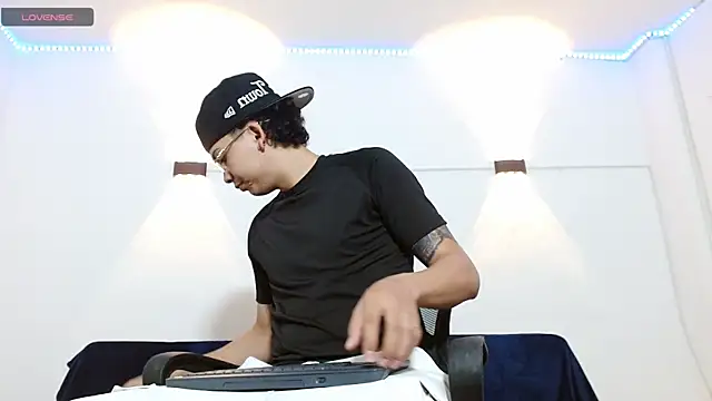 Snapshot of Br4ndxpimm chatting on November 1, 2025, 7:52 pm Br4ndxpimm online show from November 1, 2025, 7:52 pm