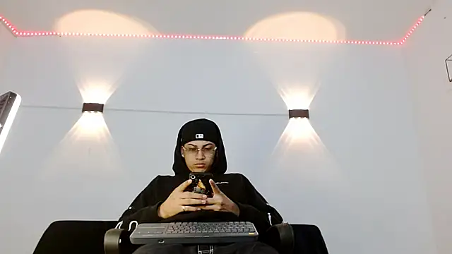 Snapshot of Br4ndxpimm chatting on October 25, 2025, 7:47 pm Br4ndxpimm online show from October 25, 2025, 7:47 pm