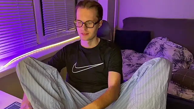 Leonnextdoor online show from February 2, 2026, 4:39 pm