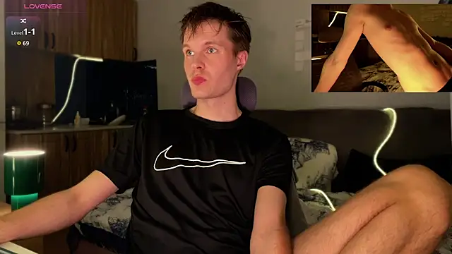 Leonnextdoor online show from April 12, 2026, 8:23 pm