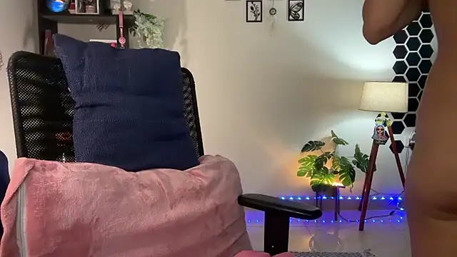 roseofvenom online show from December 5, 2025, 8:39 pm