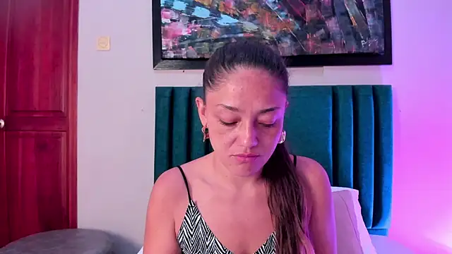 Snapshot of EloiseQuinn chatting on October 29, 2025, 1:21 pm EloiseQuinn online show from October 29, 2025, 1:21 pm