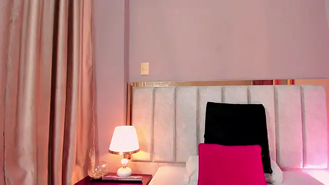 EloiseQuinn online show from December 19, 2025, 2:41 pm