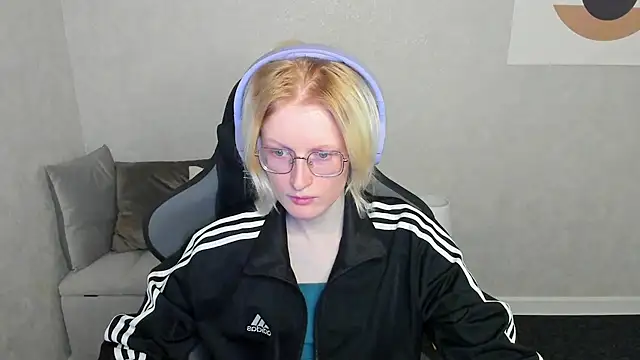 Snapshot of ElizabethHarpper chatting on September 21, 2025, 1:11 am ElizabethHarpper online show from September 21, 2025, 1:11 am