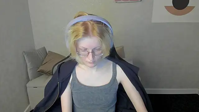 Snapshot of ElizabethHarpper chatting on September 14, 2025, 8:15 am ElizabethHarpper online show from September 14, 2025, 8:15 am