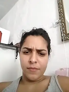 gatinhahot online show from December 27, 2024, 1:39 pm