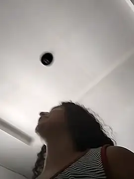 gatinhahot online show from January 9, 2025, 3:23 pm