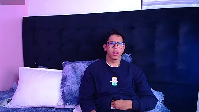 RyanPricee online show from November 30, 2025, 4:13 am