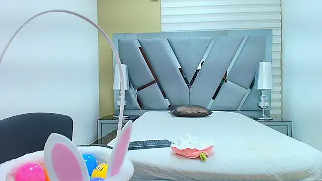 DAVID VICTORIAA online show from March 31, 2026, 1:13 pm