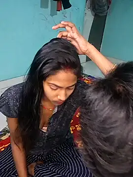 Virl clople online show from February 13, 2025, 5:33 pm