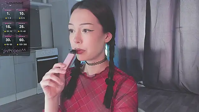 kittenrisha online show from October 26, 2025, 6:58 am