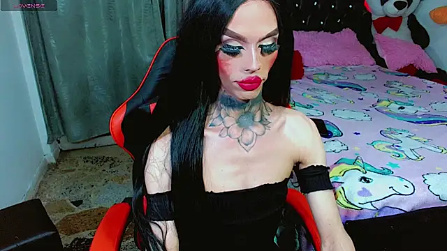 Snapshot of Alextwink chatting on November 19, 2025, 6:30 pm Alextwink online show from November 19, 2025, 6:30 pm