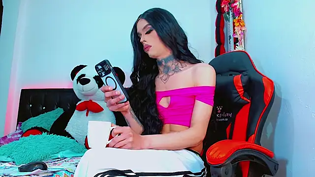 Snapshot of Alextwink chatting on October 10, 2025, 6:20 pm Alextwink online show from October 10, 2025, 6:20 pm