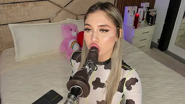 EmiilyHendriixx online show from March 7, 2025, 11:49 pm
