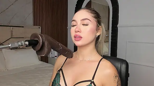 EmiilyHendriixx online show from January 30, 2025, 7:15 pm