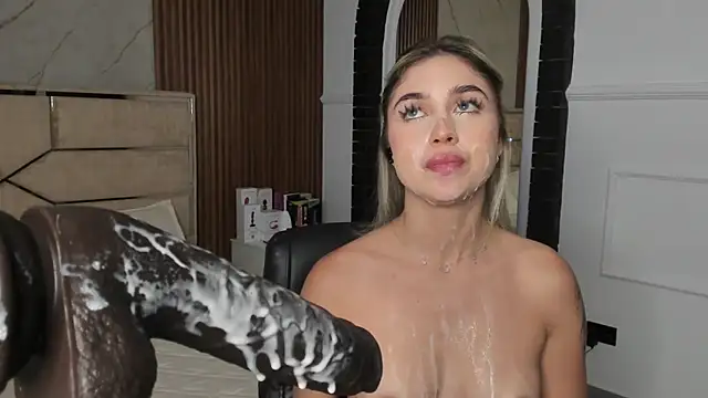 EmiilyHendriixx online show from February 7, 2025, 11:55 pm