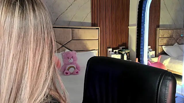 EmiilyHendriixx online show from September 20, 2025, 8:14 pm