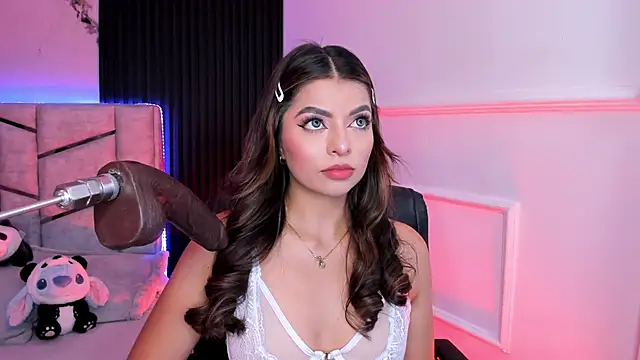 daniiphoeniixx online show from October 24, 2025, 7:35 pm