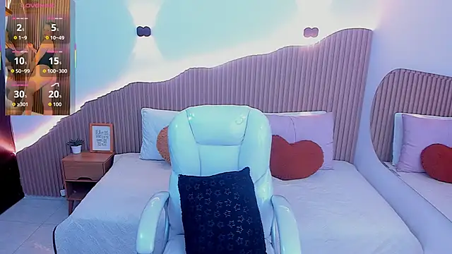 Annie kurt  online show from September 13, 2025, 7:58 pm