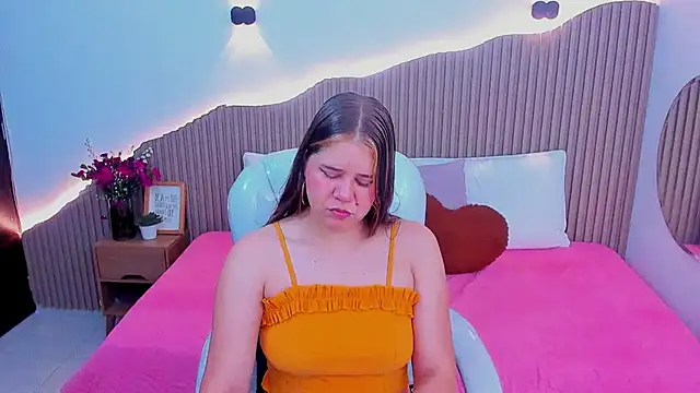 Annie kurt  online show from September 19, 2025, 9:19 pm