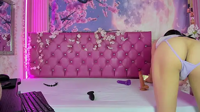 Sara Davina online show from April 11, 2026, 3:03 am