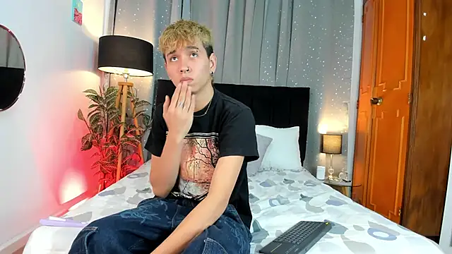 Snapshot of Brian-Ausslos chatting on February 15, 2025, 4:25 am Brian-Ausslos online show from February 15, 2025, 4:25 am