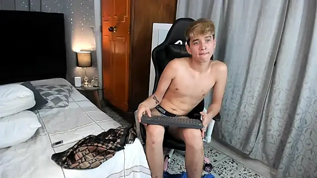 Snapshot of Brian-Ausslos chatting on February 20, 2025, 7:45 am Brian-Ausslos online show from February 20, 2025, 7:45 am