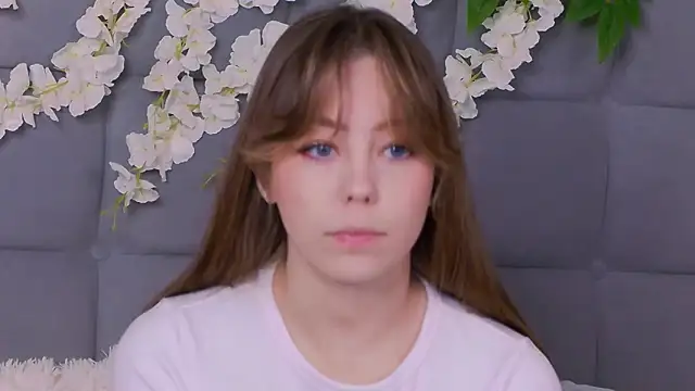 Snapshot of TheEmma chatting on November 7, 2025, 7:02 am TheEmma online show from November 7, 2025, 7:02 am