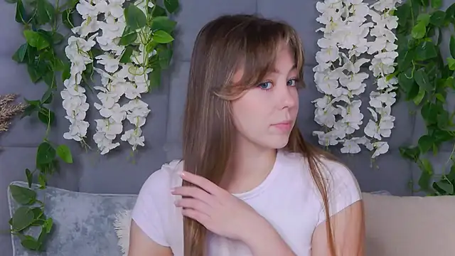 Snapshot of TheEmma chatting on October 17, 2025, 5:55 am TheEmma online show from October 17, 2025, 5:55 am