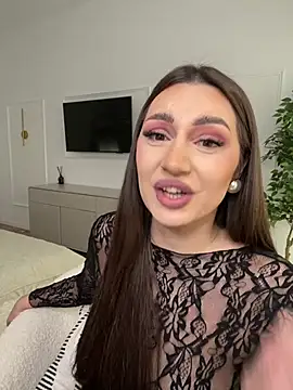 claraxjoyy online show from April 13, 2026, 9:35 am