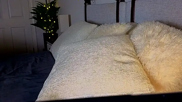 ivynyxx online show from June 25, 2026, 8:47 pm
