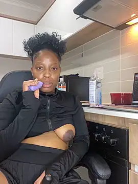 Thando04 online show from September 18, 2025, 5:16 pm