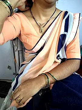 Snapshot of lovelygirl4567 chatting on January 6, 2026, 5:33 am lovelygirl4567 online show from January 6, 2026, 5:33 am