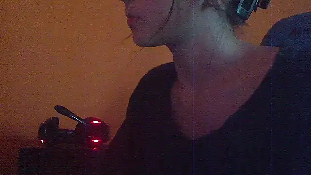 Analitayoung online show from April 27, 2026, 2:26 pm