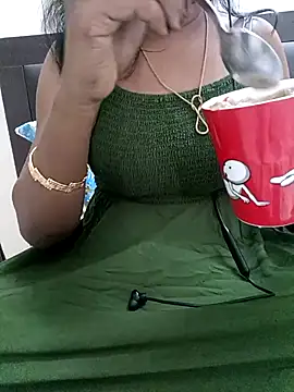 Snapshot of Tamil_Vishalini chatting on November 19, 2025, 4:56 am Tamil Vishalini online show from November 19, 2025, 4:56 am