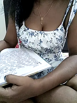 Snapshot of Tamil_Vishalini chatting on April 25, 2026, 5:43 am Tamil Vishalini online show from April 25, 2026, 5:43 am