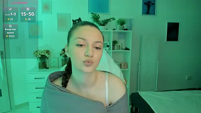 MiaVixxen online show from September 28, 2025, 4:08 am