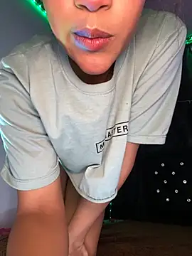 bronwgirl69 online show from November 23, 2025, 9:25 pm