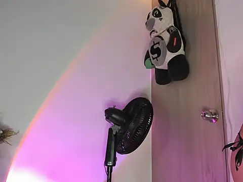 bronwgirl69 online show from November 30, 2025, 3:18 am